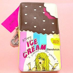 RARE MINT Condition NWT Betsey Johnson Ice Cream Sandwich Bag